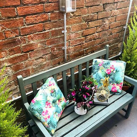 One One Five Apartment Swansea Bagian luar foto