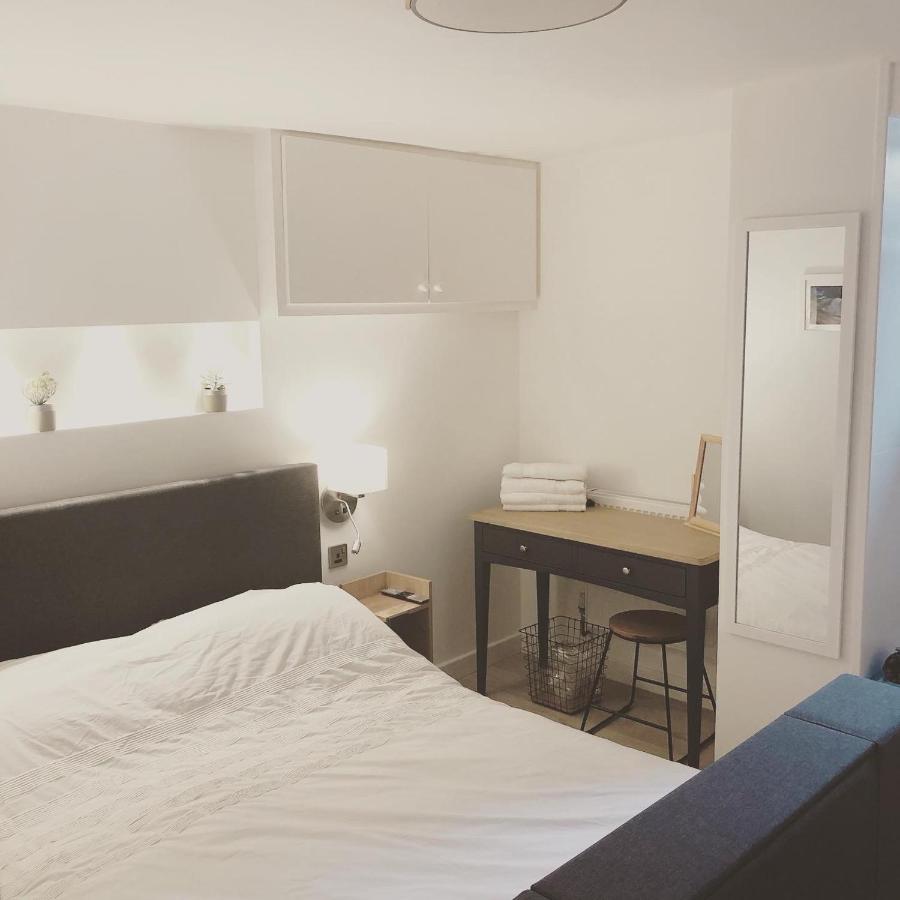 One One Five Apartment Swansea Bagian luar foto