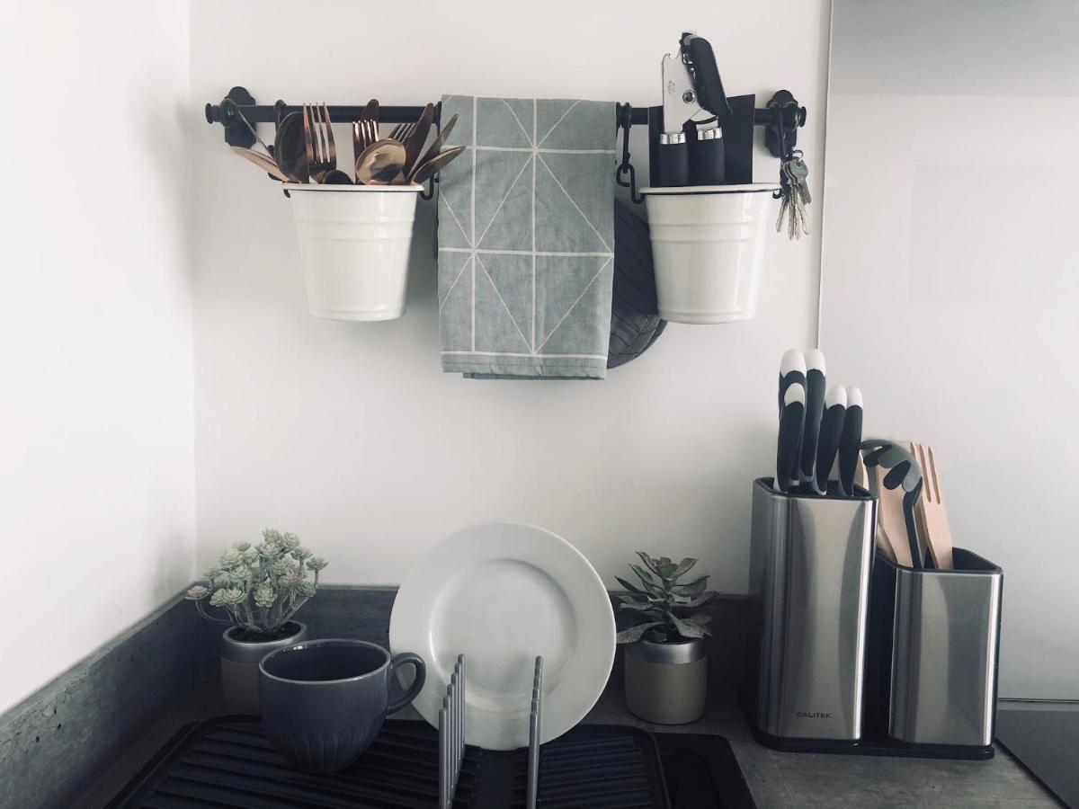 One One Five Apartment Swansea Bagian luar foto