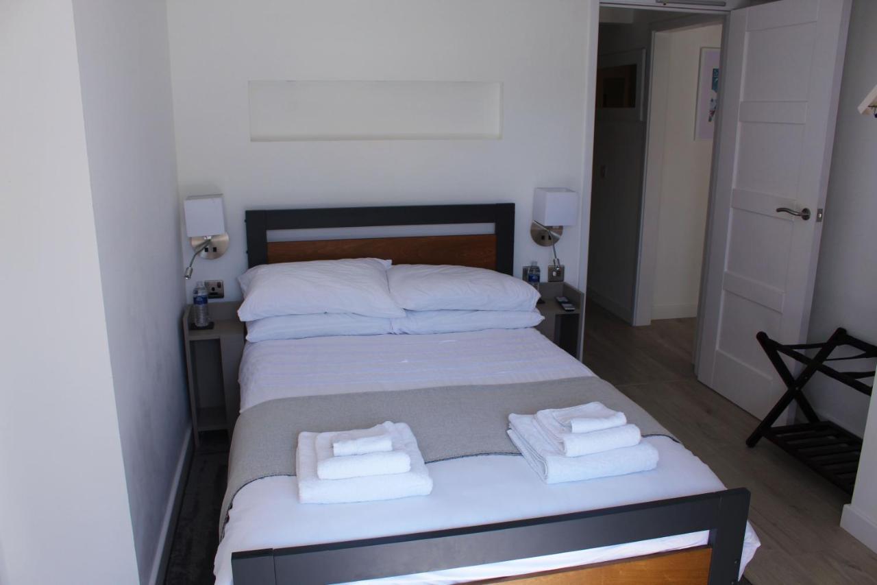 One One Five Apartment Swansea Bagian luar foto